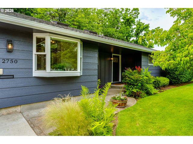 2750 VILLA Way, Springfield, OR 97477