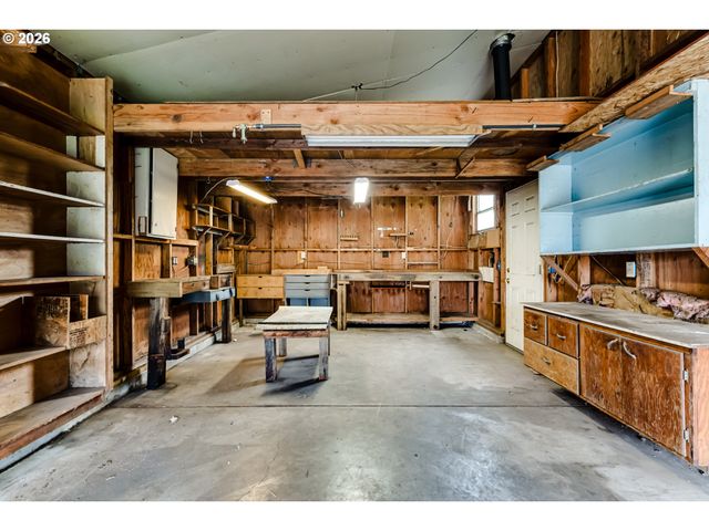 2750 VILLA Way, Springfield, OR 97477