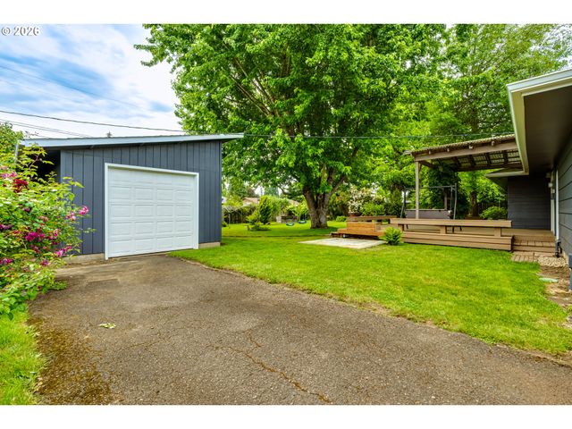 2750 VILLA Way, Springfield, OR 97477