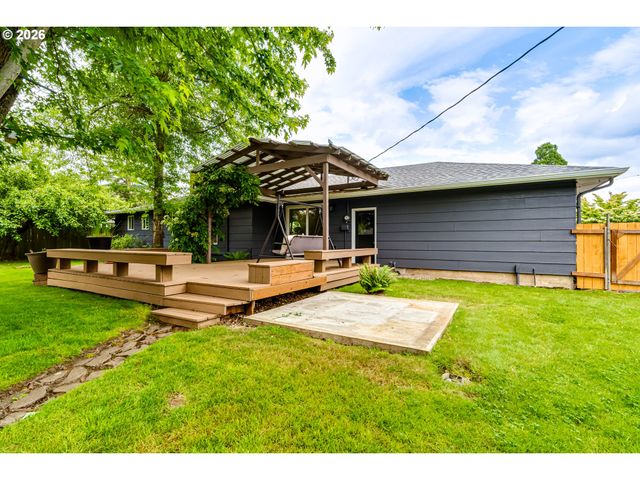 2750 VILLA Way, Springfield, OR 97477