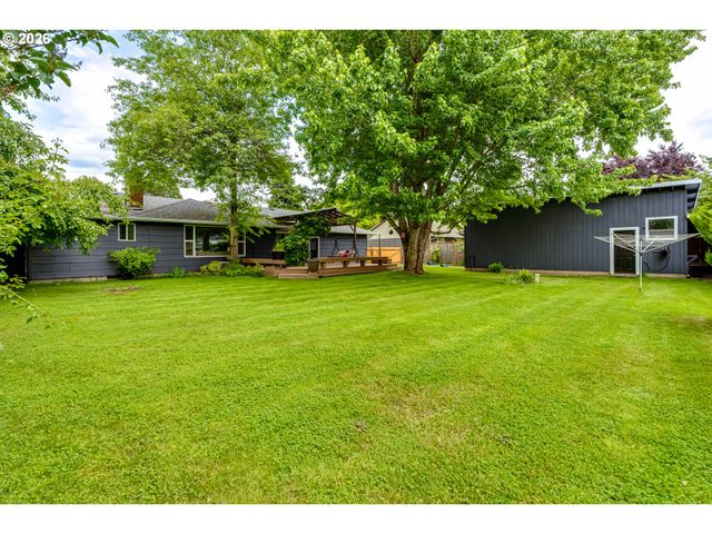 2750 VILLA Way, Springfield, OR 97477
