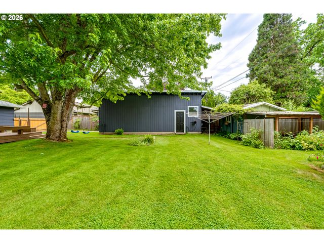 2750 VILLA Way, Springfield, OR 97477