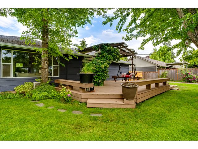 2750 VILLA Way, Springfield, OR 97477