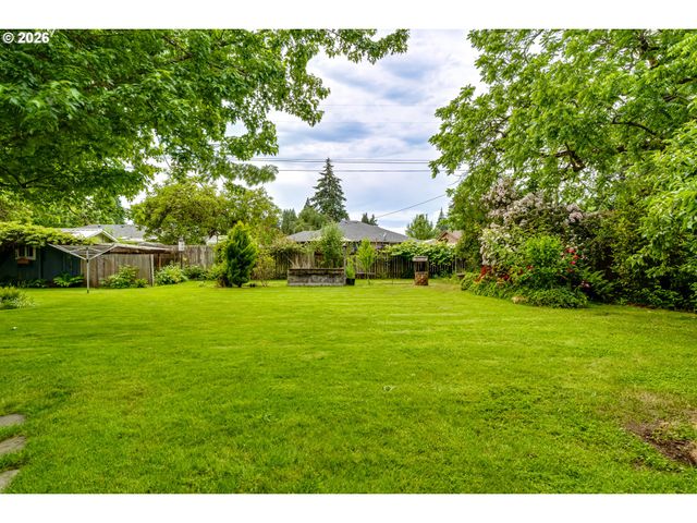 2750 VILLA Way, Springfield, OR 97477