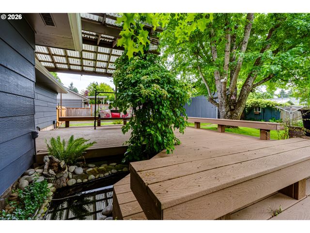 2750 VILLA Way, Springfield, OR 97477