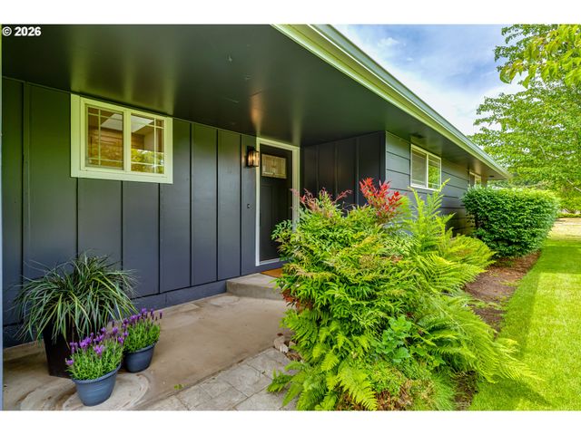 2750 VILLA Way, Springfield, OR 97477