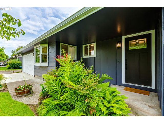 2750 VILLA Way, Springfield, OR 97477