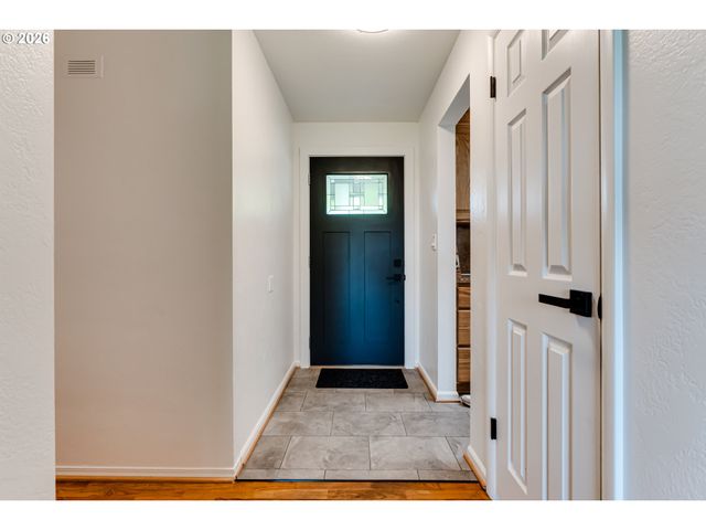 2750 VILLA Way, Springfield, OR 97477