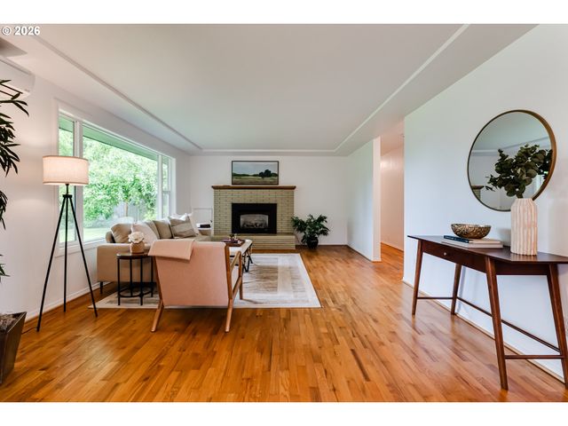 2750 VILLA Way, Springfield, OR 97477
