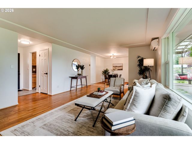 2750 VILLA Way, Springfield, OR 97477