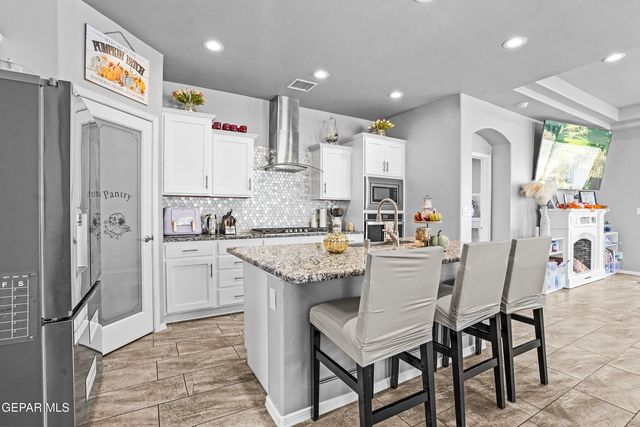 13660 Ness Avenue, Horizon City, TX 79928