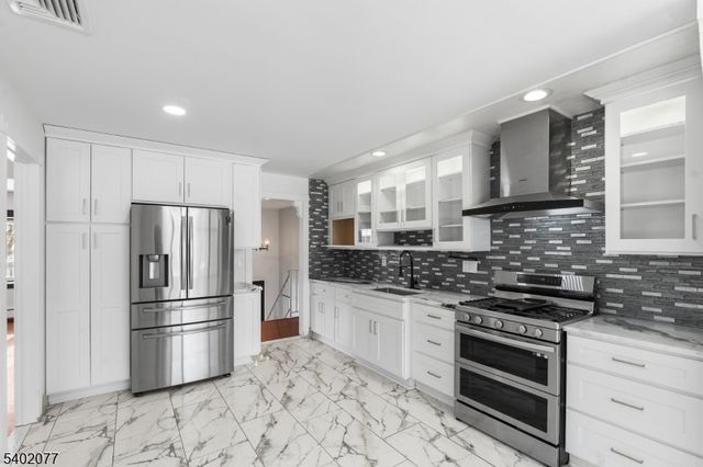 92 Mandeville Ave, Pequannock Twp., NJ 07440