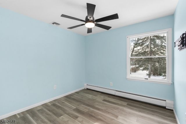 92 Mandeville Ave, Pequannock Twp., NJ 07440