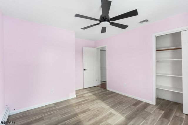 92 Mandeville Ave, Pequannock Twp., NJ 07440