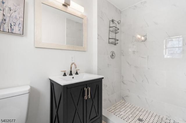 92 Mandeville Ave, Pequannock Twp., NJ 07440