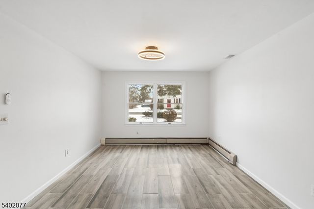 92 Mandeville Ave, Pequannock Twp., NJ 07440