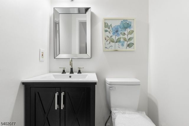 92 Mandeville Ave, Pequannock Twp., NJ 07440