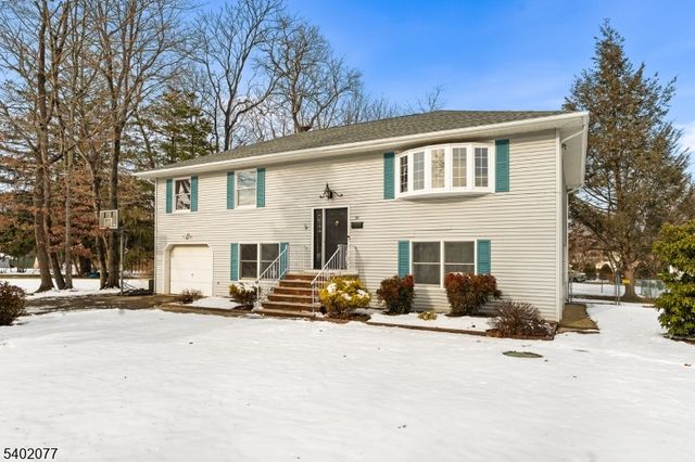 92 Mandeville Ave, Pequannock Twp., NJ 07440