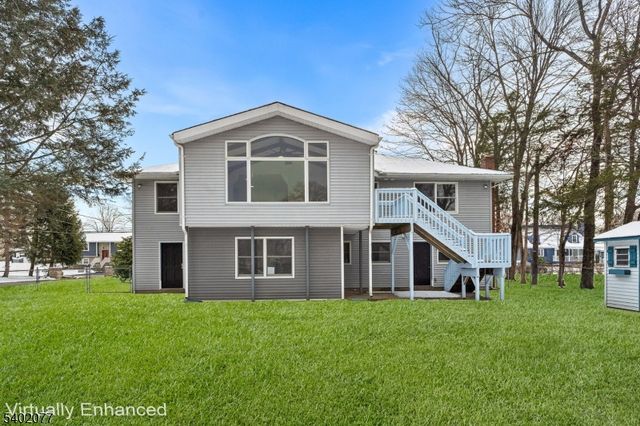 92 Mandeville Ave, Pequannock Twp., NJ 07440