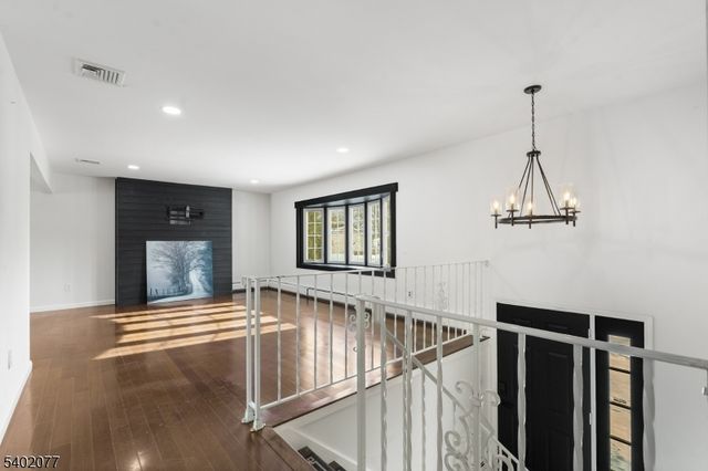 92 Mandeville Ave, Pequannock Twp., NJ 07440