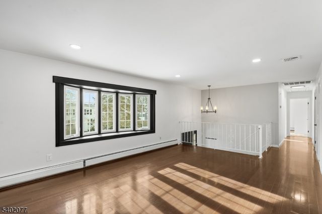 92 Mandeville Ave, Pequannock Twp., NJ 07440