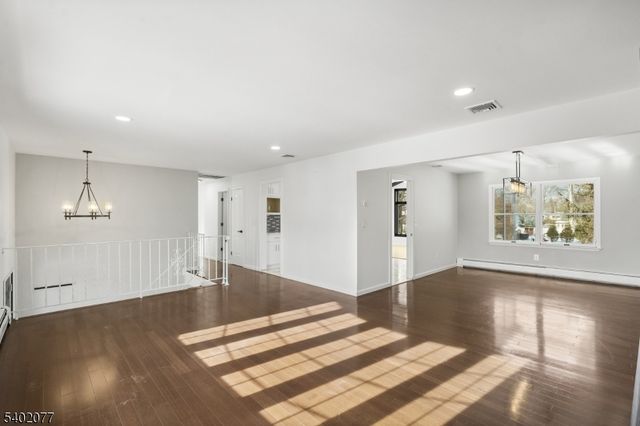 92 Mandeville Ave, Pequannock Twp., NJ 07440