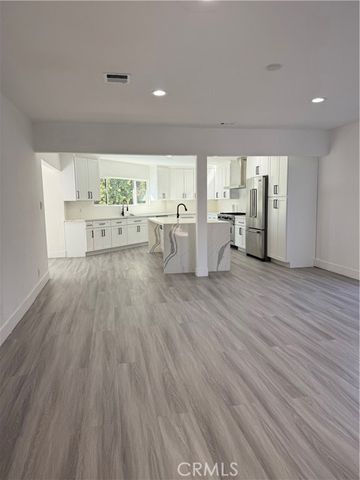 5527 Beckford Avenue, Tarzana (los Angeles), CA 91356
