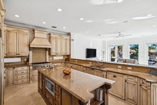 808 Dover Street, Boca Raton, FL 33487