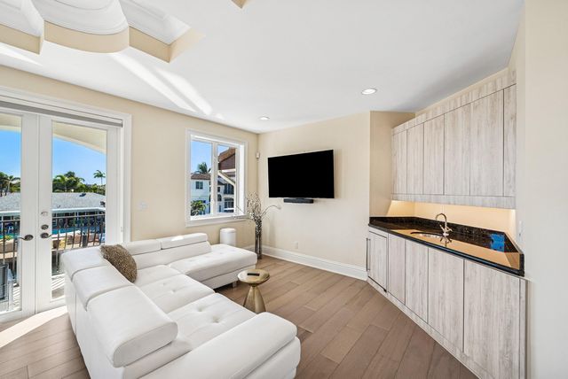 808 Dover Street, Boca Raton, FL 33487