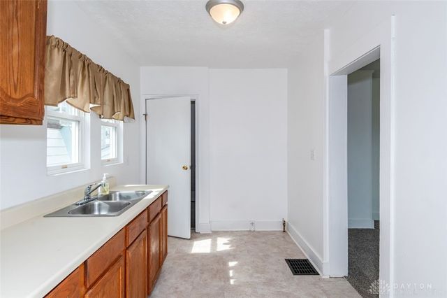 28 N Trenton Street, Dayton, OH 45417