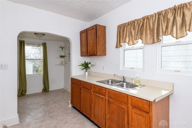 28 N Trenton Street, Dayton, OH 45417