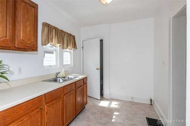 28 N Trenton Street, Dayton, OH 45417