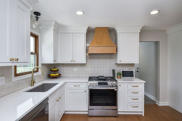 25W184 Setauket Avenue, Naperville, IL 60540