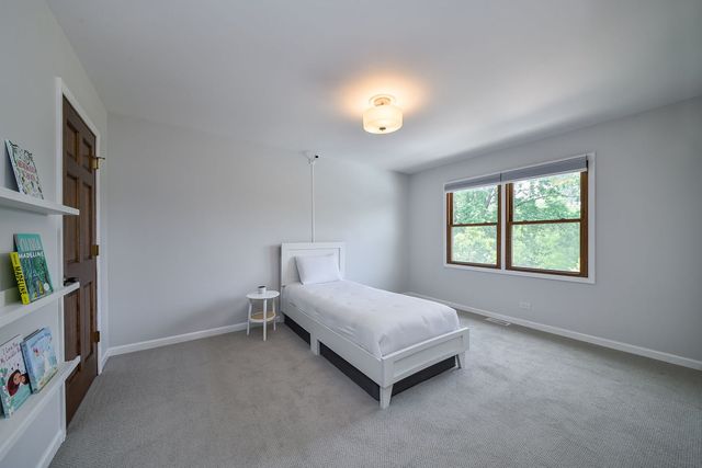 25W184 Setauket Avenue, Naperville, IL 60540