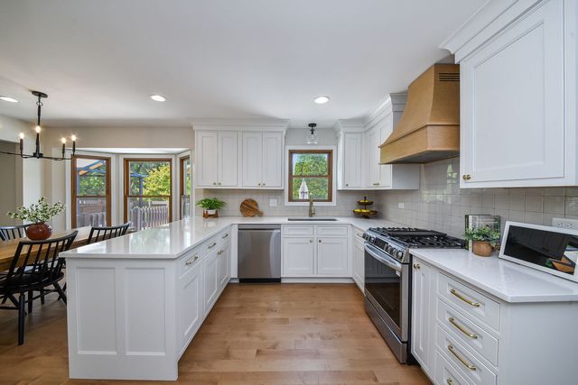 25W184 Setauket Avenue, Naperville, IL 60540
