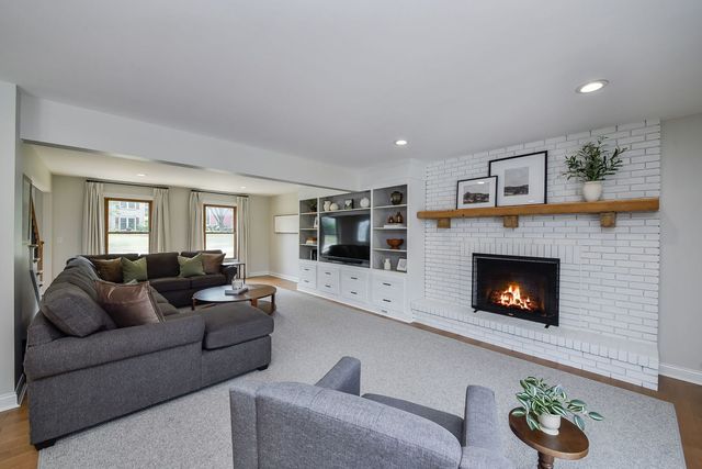 25W184 Setauket Avenue, Naperville, IL 60540
