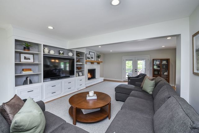 25W184 Setauket Avenue, Naperville, IL 60540