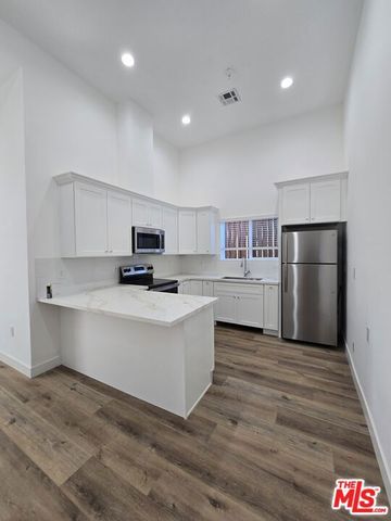 449 W 74th Street, Los Angeles, CA 90003