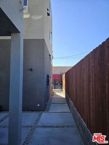 449 W 74th Street, Los Angeles, CA 90003