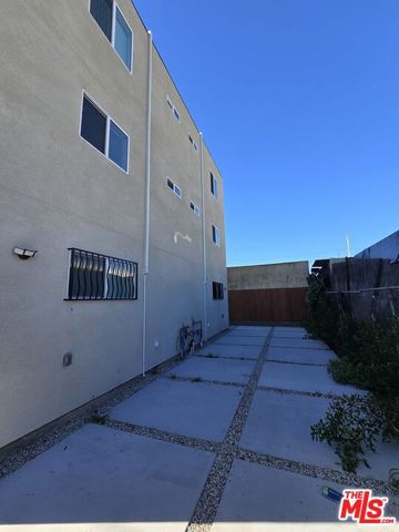 449 W 74th Street, Los Angeles, CA 90003