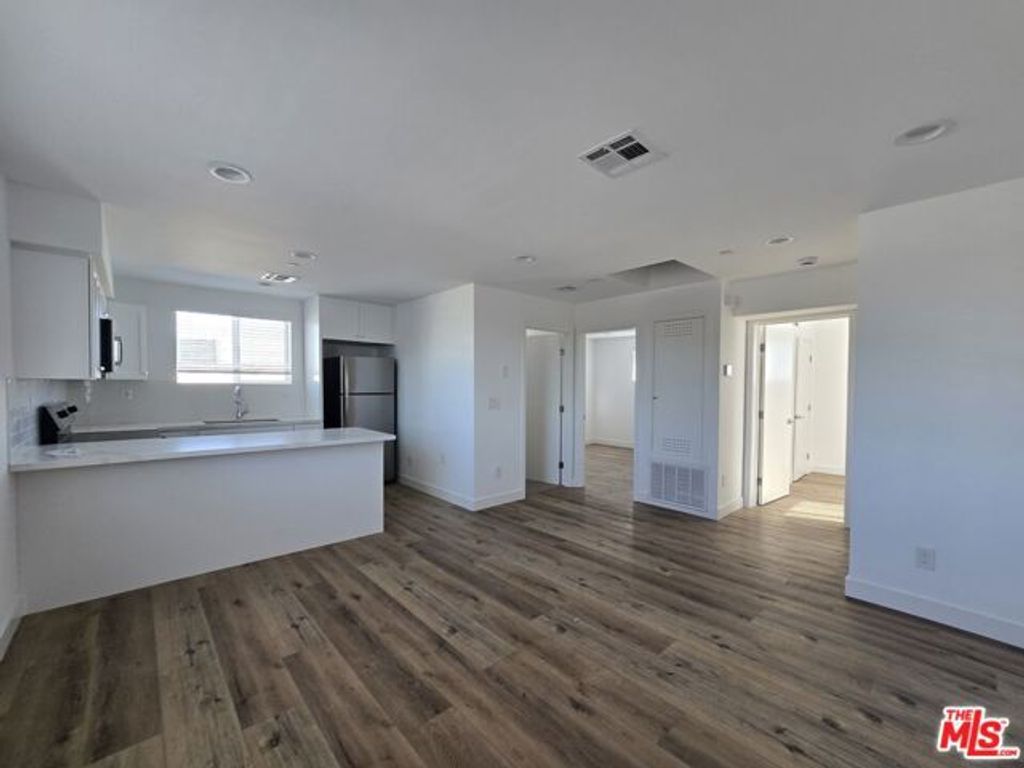 449 W 74th Street, Los Angeles, CA 90003