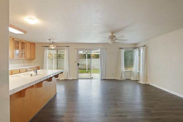 3716 Des Moines Dr, Stockton, CA 95209