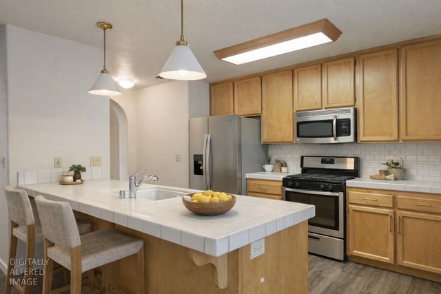 3716 Des Moines Dr, Stockton, CA 95209