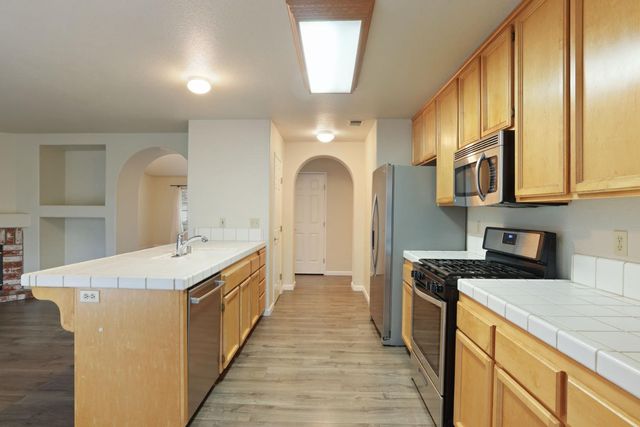 3716 Des Moines Dr, Stockton, CA 95209
