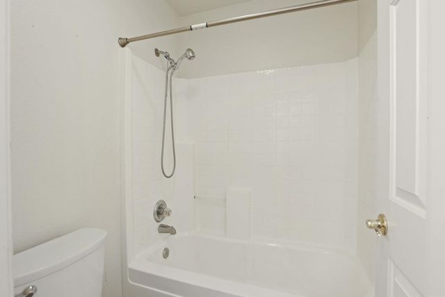 3716 Des Moines Dr, Stockton, CA 95209