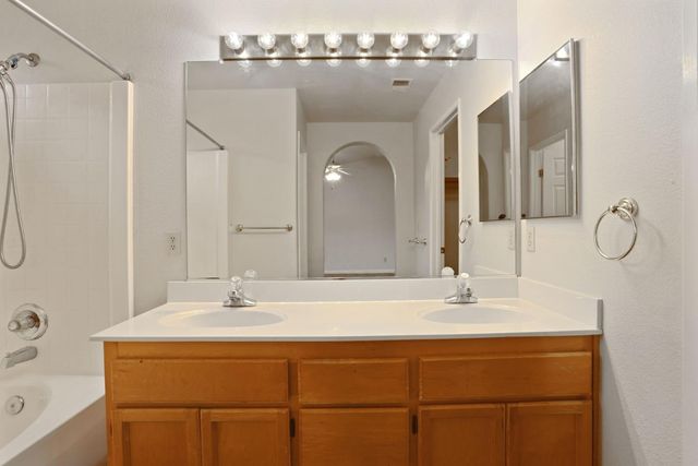 3716 Des Moines Dr, Stockton, CA 95209