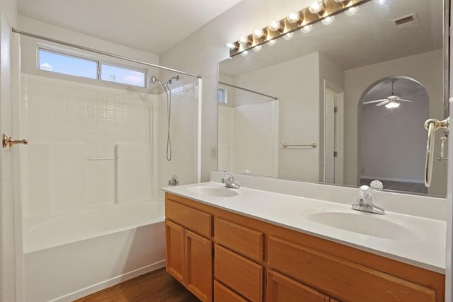 3716 Des Moines Dr, Stockton, CA 95209