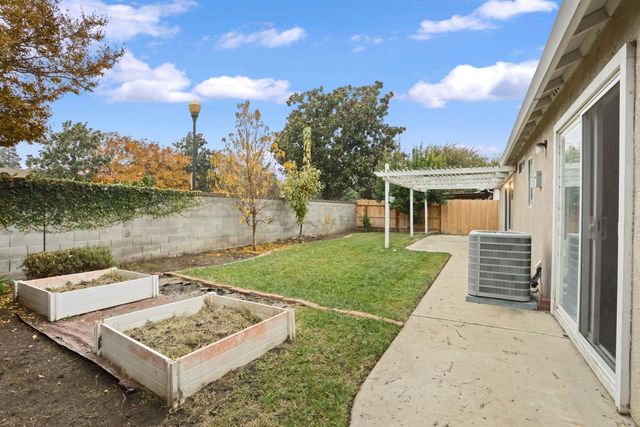 3716 Des Moines Dr, Stockton, CA 95209