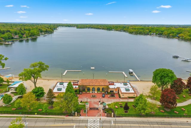 1274 Walnut Glen Drive, Crystal Lake, IL 60014