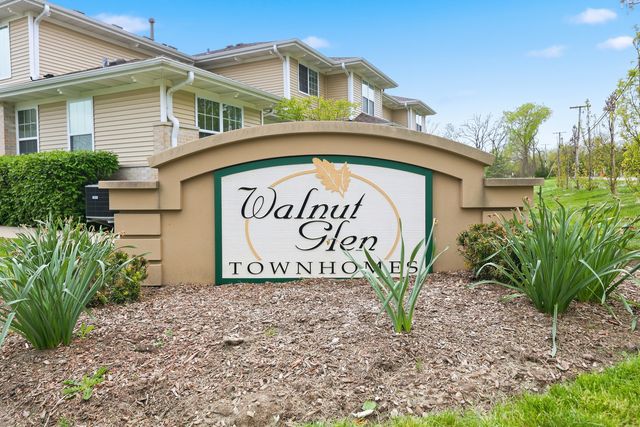 1274 Walnut Glen Drive, Crystal Lake, IL 60014